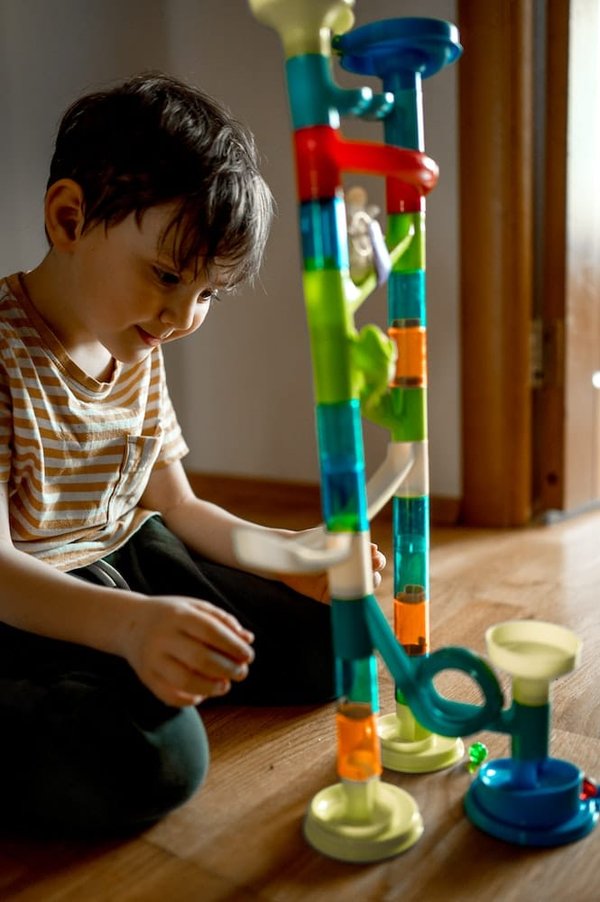 Favoriser l'autonomie chez les enfants : astuces et conseils pratiques